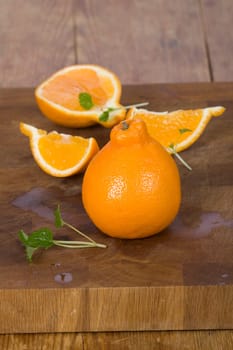 Navel orange with mint