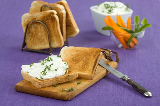Cream cheese toasts