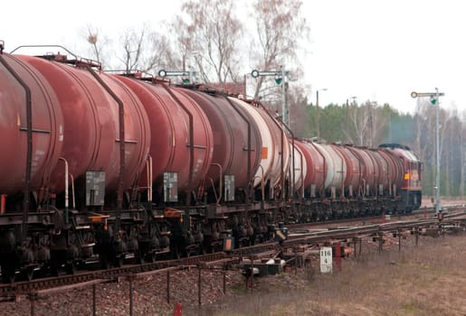 Freight fuel train