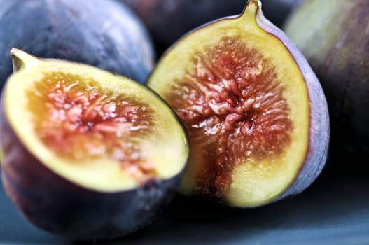Plate of sliced figs