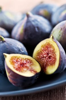 Plate of sliced figs