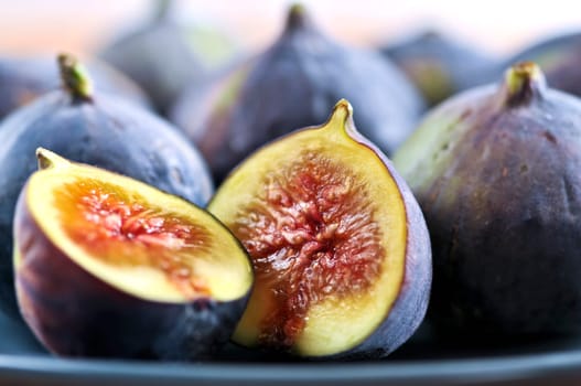 Plate of sliced figs