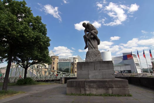 Sculpture of the Tug-of-War in front of the Chocolate Museum
