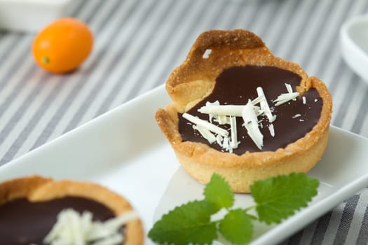 Tartlets close