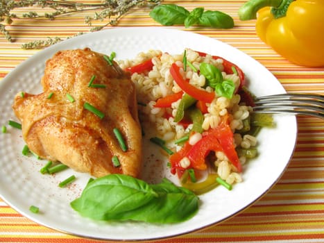 Chicken with barley barley and bell pepper