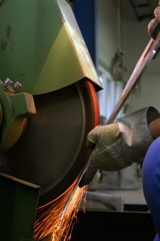 Worker at the grinding bench