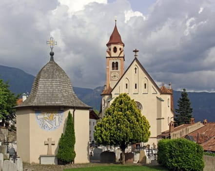 The parish church in the village of Tyrol was first mentioned in a document in 1164,but it probably already had a considerable age at that time. The building,which began in the Romanesque style - the Romanesque tower has been preserved to this day - was eventually expanded to include a high Gothic building.