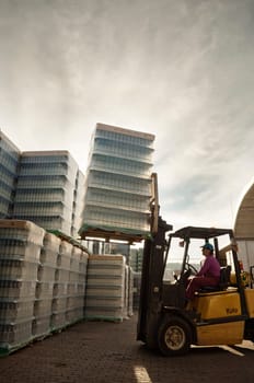 Piling bottles with a forklift