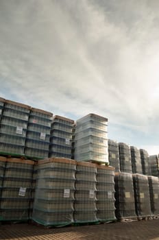 Piling bottles with a forklift