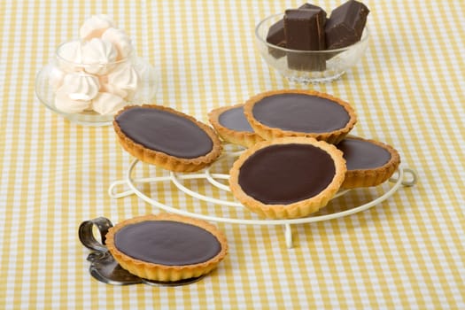 Nougat tart with chocolate