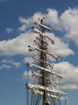 Sail mast