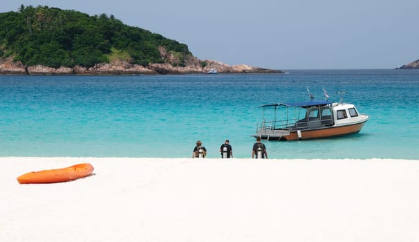 Boat for divers