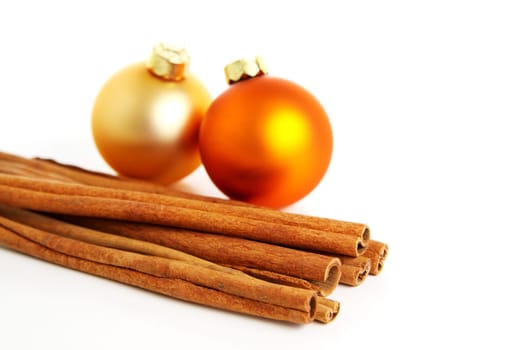 Christmas decoration - cinnamon sticks with Christmas balls