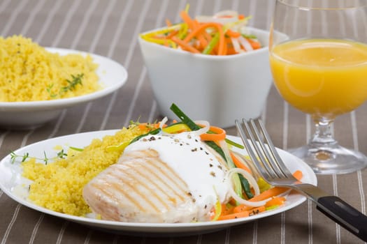 Chicken with yoghurt sauce