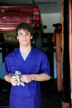 Car mechanic in the Wekstatt
