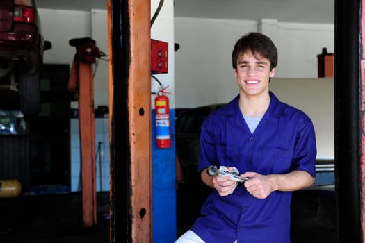 Car mechanic in the Wekstatt