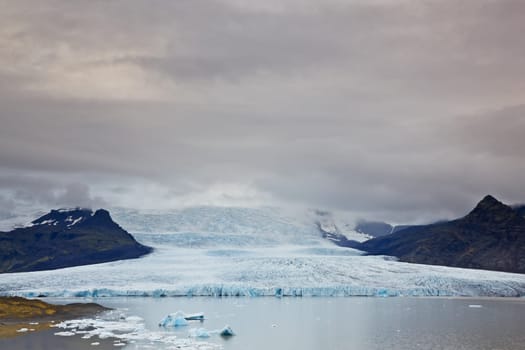 Fjallsarlon Glacial lake and Fjallsjokull glacier, Iceland