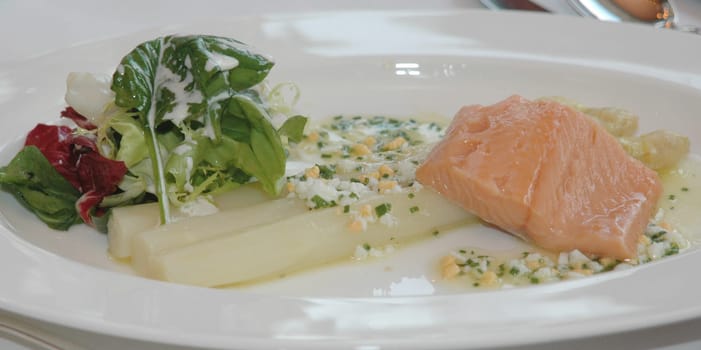Salmon with asparagus