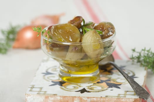 Baked onions in oil