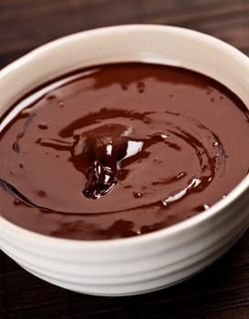 Melted chocolate in bowl