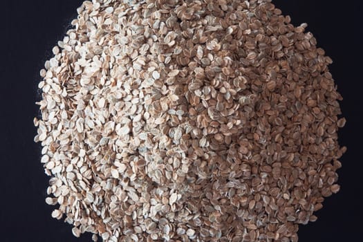 pile of rye flakes