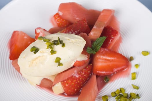 Fruit platter with ice cream