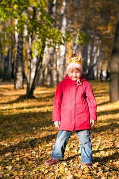 Children throw autumn leaves 2