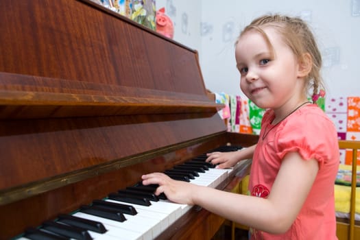 Game on a piano