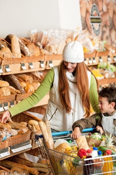 Grocery store shopping - Red hair woman with child