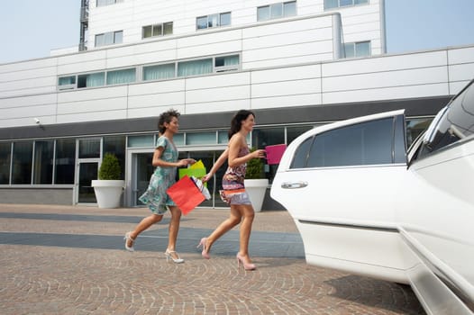 friends running with shopping bags