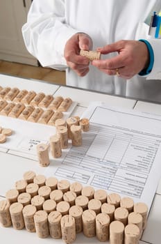 Checking cork stoppers