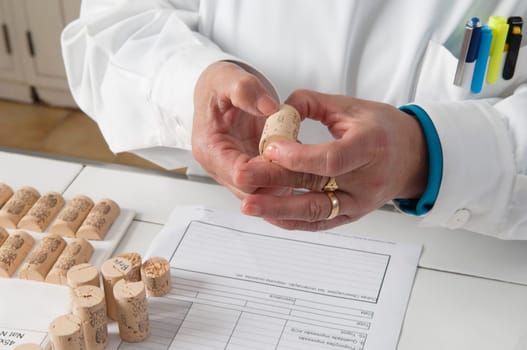 Checking cork stoppers