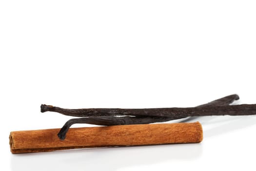 cinnamon stick and two vanilla beans