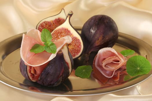 Figs with ham