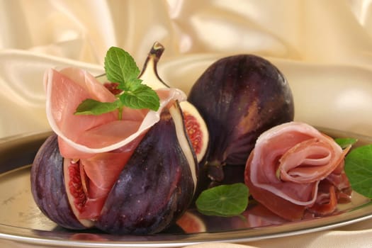 Figs with ham