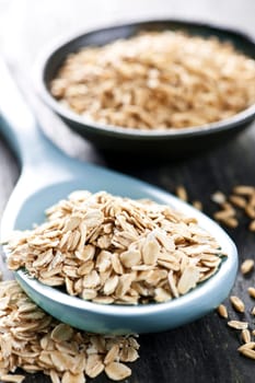 Rolled oats and oat groats