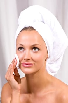 Woman Facial Care 170910-1