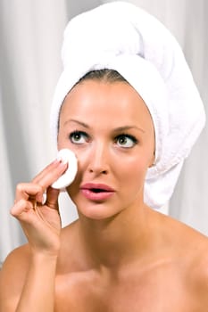 Woman Facial Care 170910-3