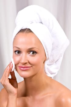 Woman Facial Care 170910-2