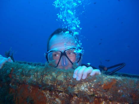Wreck diver peeking over the railing