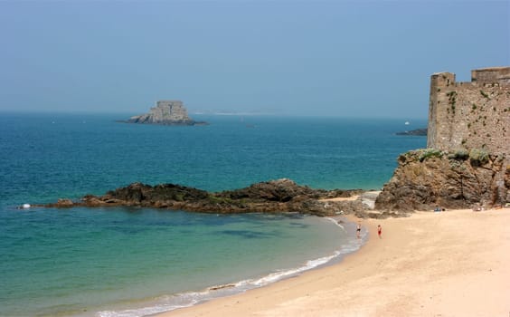 City walls and the beach, Saint-Malo