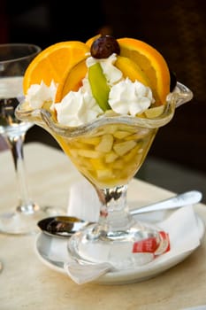 Fruit salad,mixed,with whipped cream