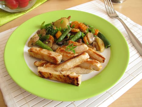 Mushroom and vegetable stir-fry with chicken