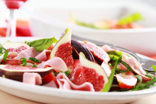 Vegetable salad with fresh figs