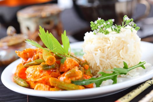 Red chicken curry stripes with rice
