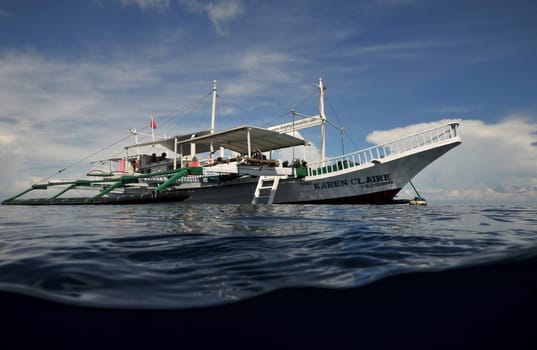 Outrigger boat at Apo Reef / Philippines