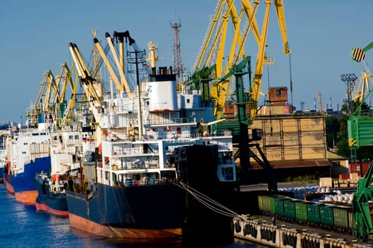 Cargo port