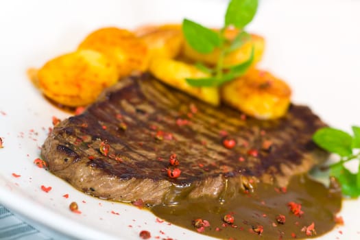 Rump steak with fried potatoes