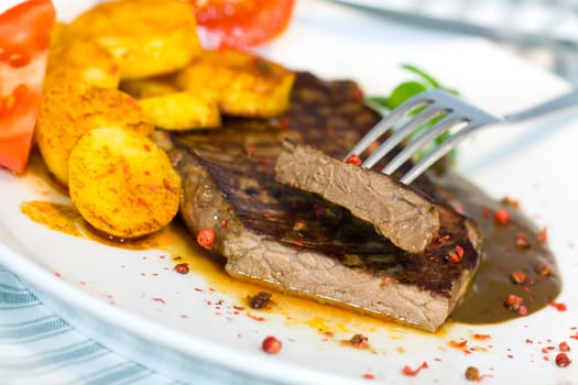Rump steak with fried potatoes