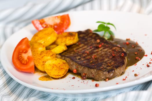 Rump steak with fried potatoes